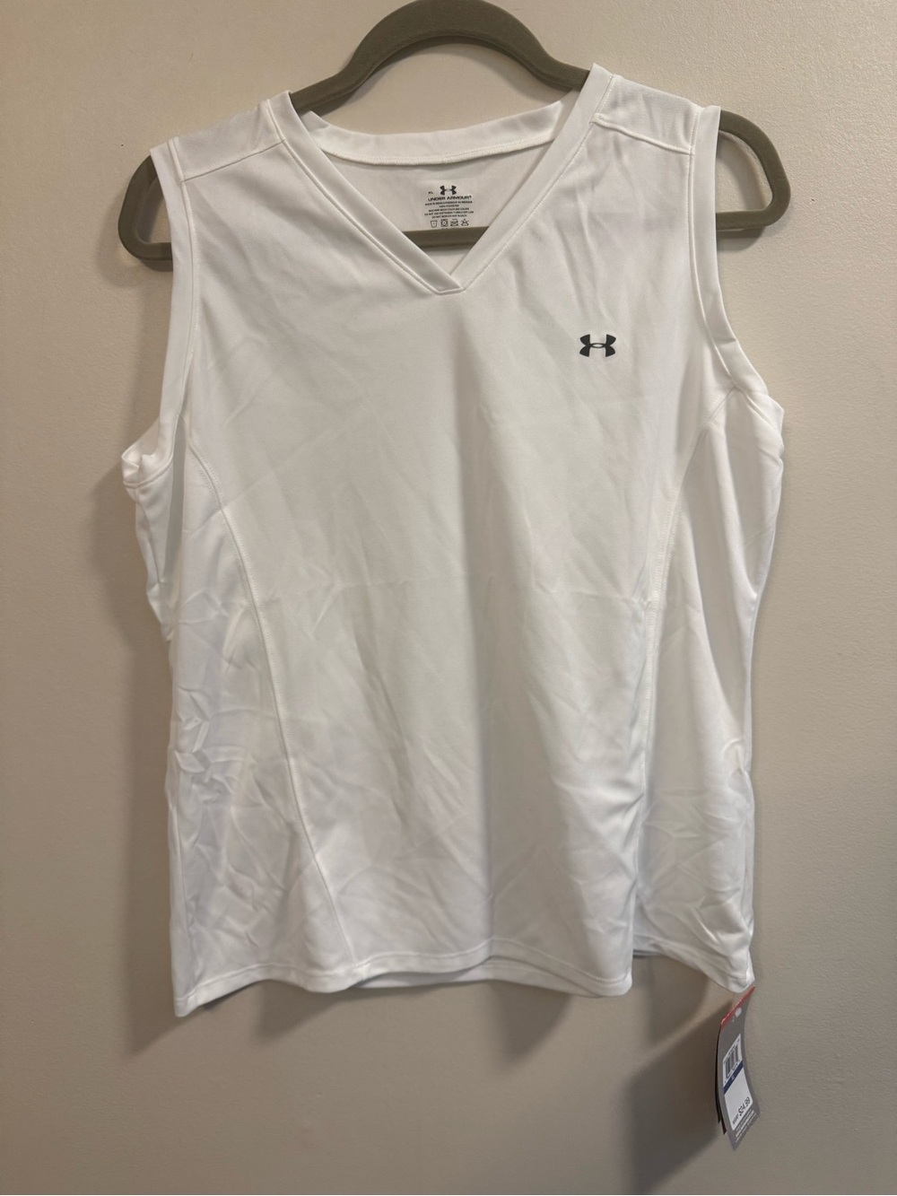 Under Armour White Women’s V-Neck Sleeveless Performance Tank